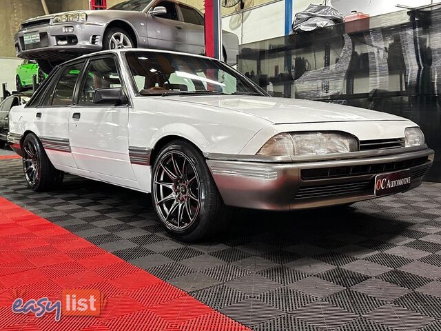 1986 HOLDEN COMMODORE SL VL 4D SEDAN