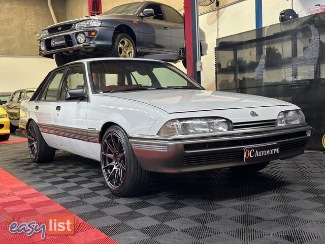 1986 HOLDEN COMMODORE SL VL 4D SEDAN