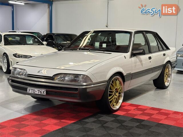 1986 HOLDEN COMMODORE SL VL 4D SEDAN