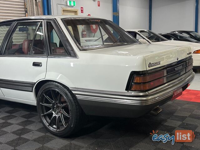 1986 HOLDEN COMMODORE SL VL 4D SEDAN