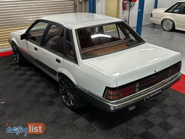 1986 HOLDEN COMMODORE SL VL 4D SEDAN