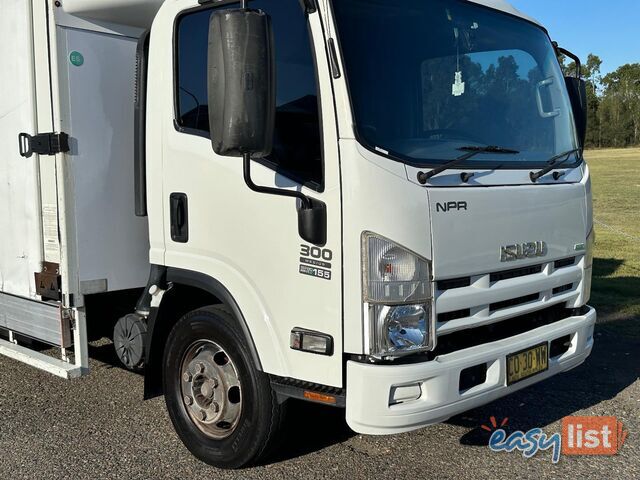 2013 ISUZU NPR 300 MEDIUM NH C/CHAS