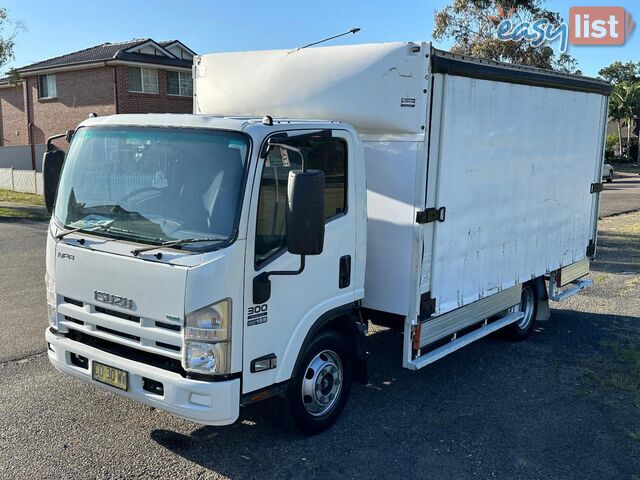 2013 ISUZU NPR 300 MEDIUM NH C/CHAS