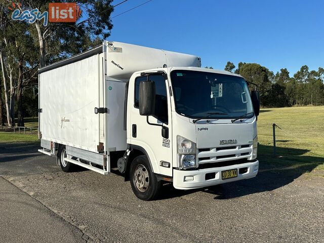 2013 ISUZU NPR 300 MEDIUM NH C/CHAS