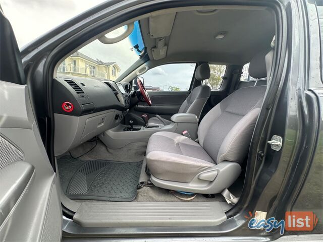 2010 TOYOTA HILUX SR (4x4) GGN25R 09 UPGRADE C/CHAS