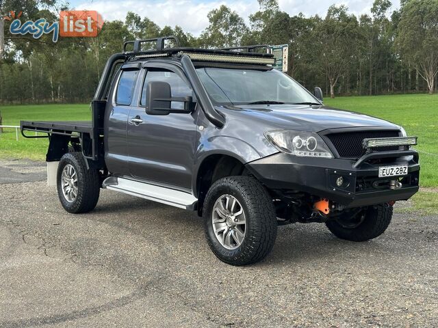 2010 TOYOTA HILUX SR (4x4) GGN25R 09 UPGRADE C/CHAS