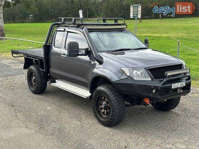 2010 TOYOTA HILUX SR (4x4) GGN25R 09 UPGRADE C/CHAS