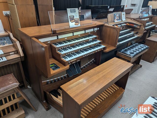 Allen Renaissance Quantum Series Model QL320i 38 Stop/152 Voice Three-Manual Console Classical Organ