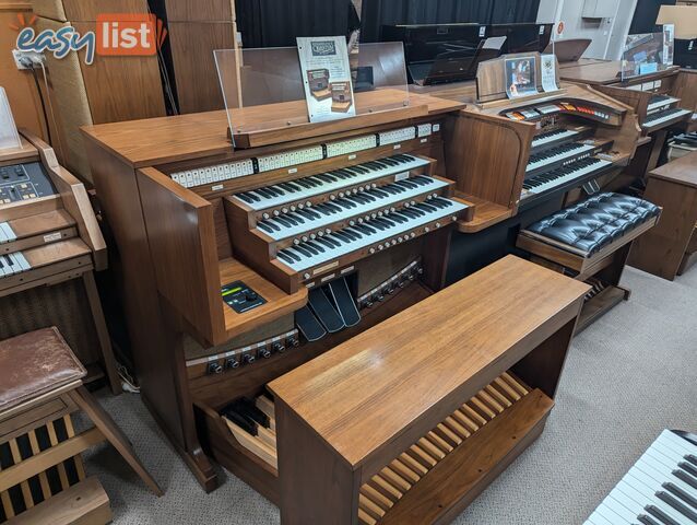 Allen Renaissance Quantum Series Model QL320i 38 Stop/152 Voice Three-Manual Console Classical Organ