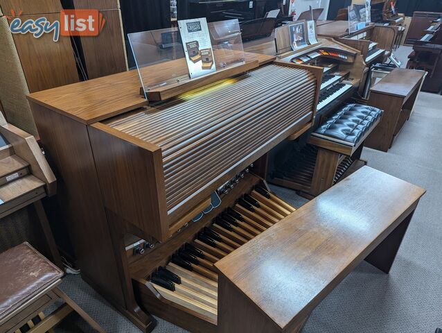 Allen Renaissance Quantum Series Model QL320i 38 Stop/152 Voice Three-Manual Console Classical Organ