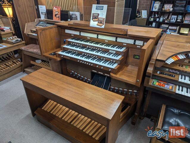 Allen Renaissance Quantum Series Model QL320i 38 Stop/152 Voice Three-Manual Console Classical Organ