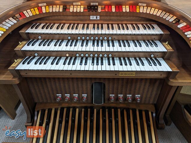 Rodgers Trio Theatre Organ Model 321 B