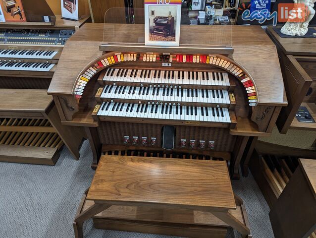 Rodgers Trio Theatre Organ Model 321 B