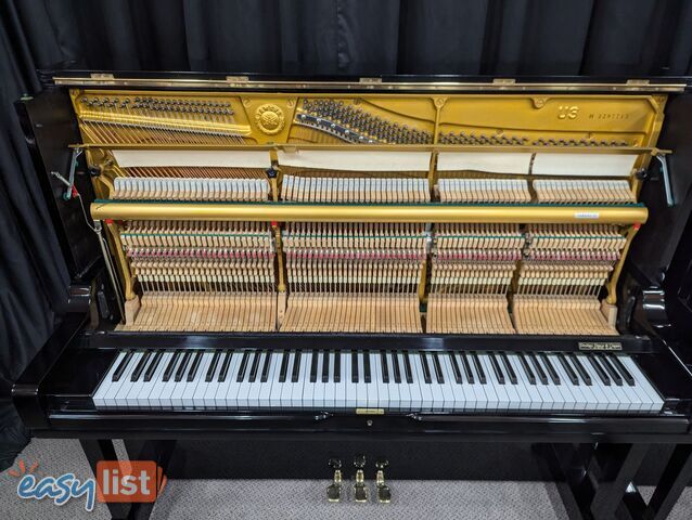 YAMAHA 131cm  U3 H  Upright Piano in Polished Ebony  #2297713 (1976)