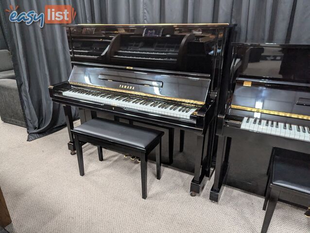 YAMAHA 131cm  U3 H  Upright Piano in Polished Ebony  #2297713 (1976)