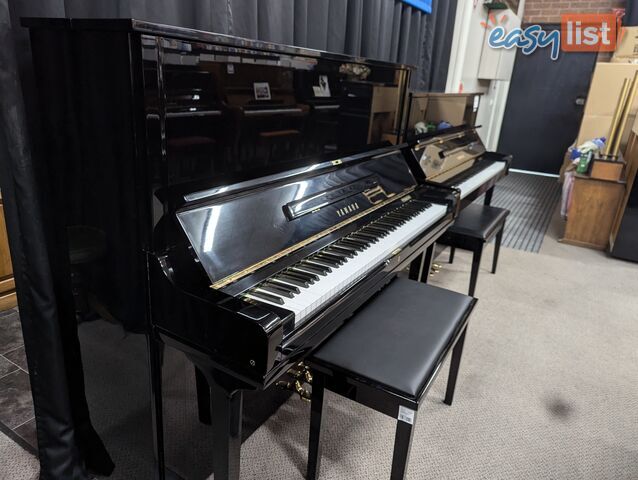 YAMAHA 131cm  U3 H  Upright Piano in Polished Ebony  #2297713 (1976)