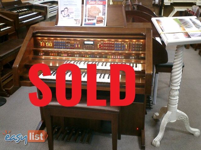 Lowrey Holiday Deluxe Organ LX300 ~ Sold