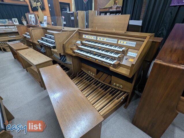 Johannus Opus 370 3 Manuals 32 Note AGO Digital Organ in Excellent Condition