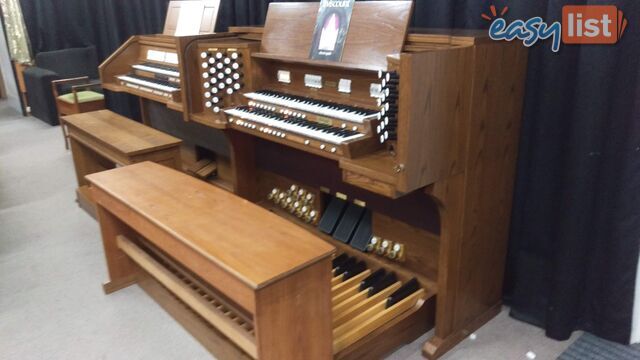 SOLD - Viscount Classical Organ Model Cantata