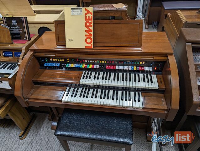 Lowrey Organ ~ Holiday D325