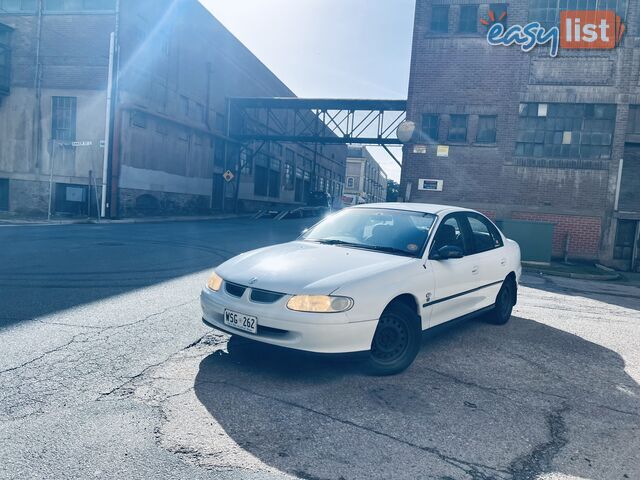 2000 Holden Commodore VT Sedan 4 Speed Automatic 2000 Holden Commodore VT Sedan 4 Speed Automatic