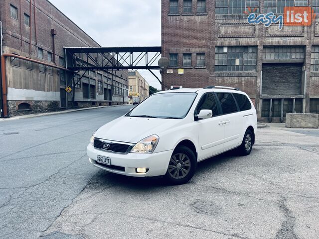 2011 Kia Grand Carnival Van Automatic