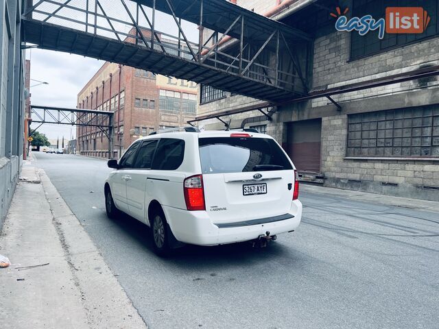 2011 Kia Grand Carnival Van Automatic