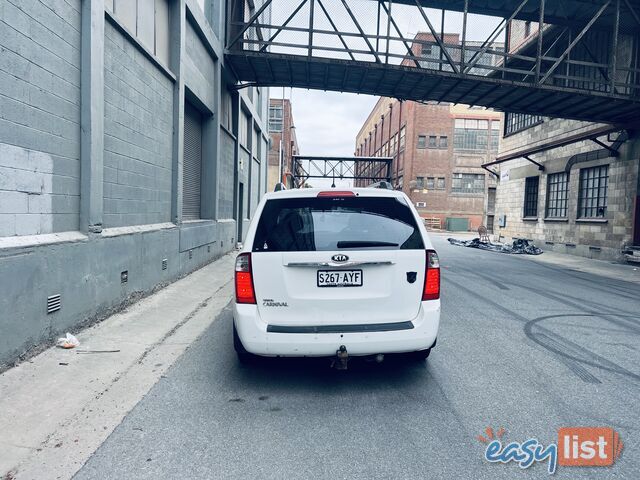 2011 Kia Grand Carnival Van Automatic