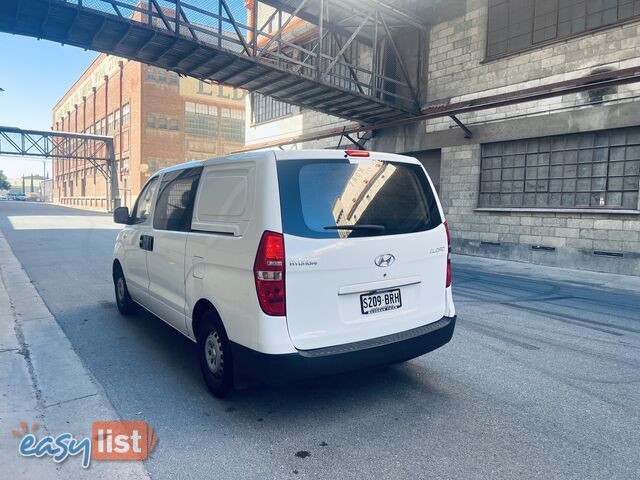 2017 HYUNDAI iLOAD 3S LIFTBACK 5 SP AUTOMATIC 4D VAN