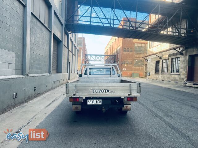 2009 TOYOTA HILUX WORKMATE 5 SPEED MANUAL 