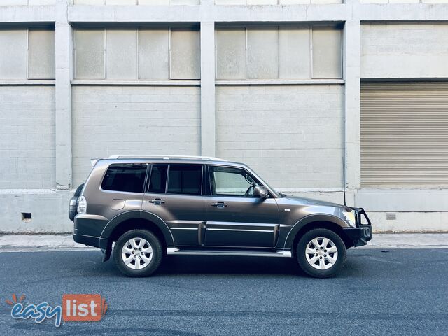 2011 MITSUBISHI PAJERO GLX LWB (4x4) 5 SP AUTO SPORTS MODE 4D WAGON TURBO DIESEL 