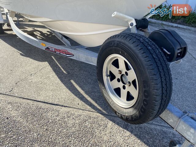 2016 Streaker Navigator 5250 powered by a 100hp Yamaha four stroke