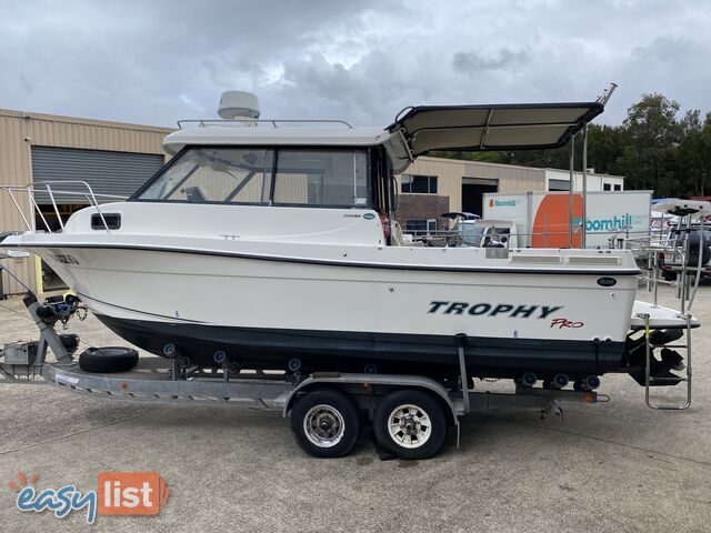 2005 Trophy 2358WA Full Cabin