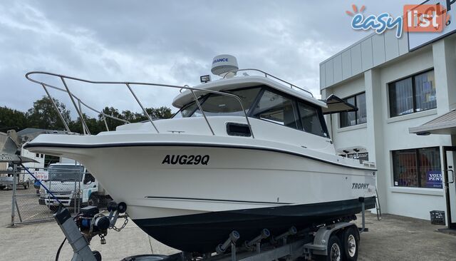 2005 Trophy 2358WA Full Cabin