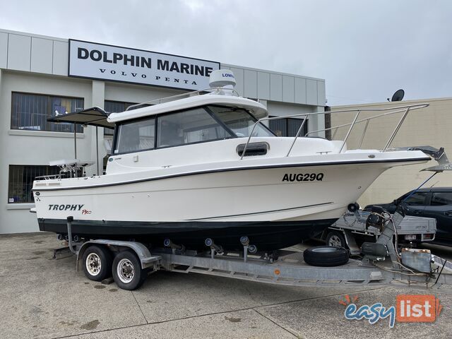 2005 Trophy 2358WA Full Cabin