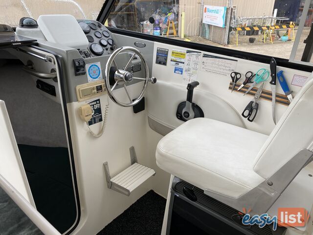 2005 Trophy 2358WA Full Cabin