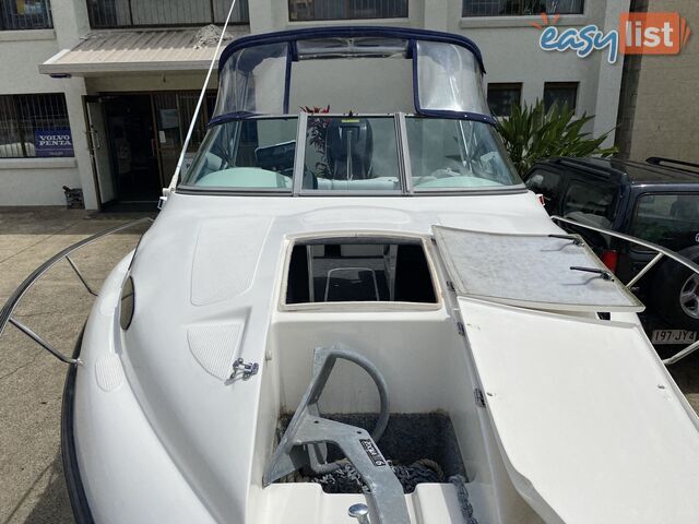 2004 Huntsman 6000 Series Half Cabin