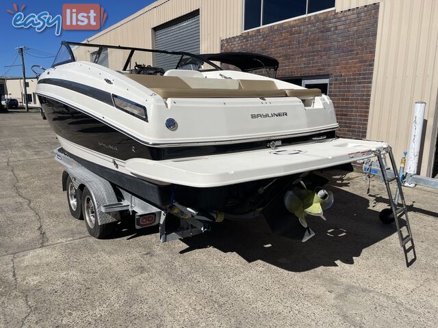 2018 Bayliner 742 - Mercruiser 6.2L V8