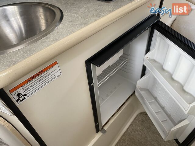 2008 Stingray 240cs Cuddy Cabin 