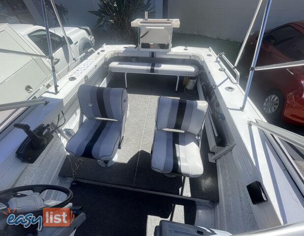 2004 Qintrex 475 Coast Runner C.V.