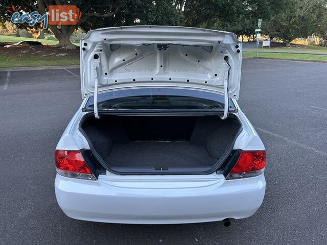 2004 Mitsubishi Lancer CH ES Sedan Automatic