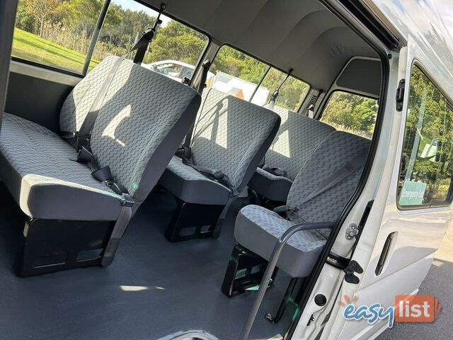 2002 Toyota Hiace LH184R COMMUTER 3.0 Litre Diesel 14 Seater People Mover 5 Speed Manual