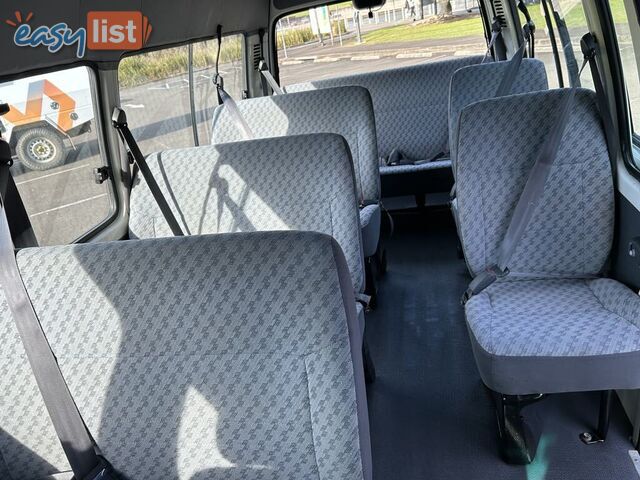 2002 Toyota Hiace LH184R COMMUTER 3.0 Litre Diesel 14 Seater People Mover 5 Speed Manual