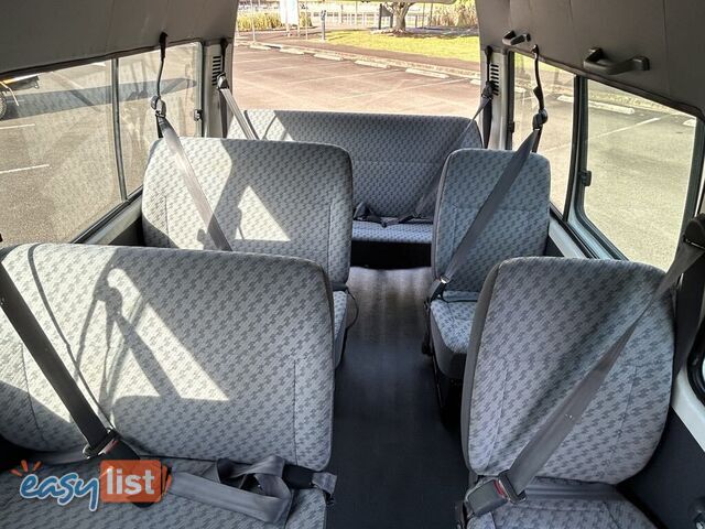 2002 Toyota Hiace LH184R COMMUTER 3.0 Litre Diesel 14 Seater People Mover 5 Speed Manual