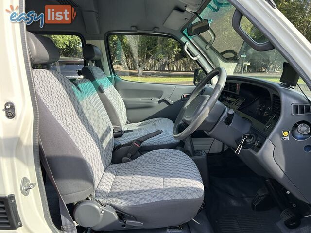 2002 Toyota Hiace LH184R COMMUTER 3.0 Litre Diesel 14 Seater People Mover 5 Speed Manual