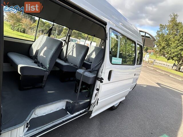 2002 Toyota Hiace LH184R COMMUTER 3.0 Litre Diesel 14 Seater People Mover 5 Speed Manual