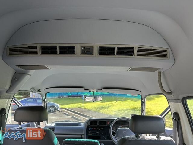 2002 Toyota Hiace LH184R COMMUTER 3.0 Litre Diesel 14 Seater People Mover 5 Speed Manual