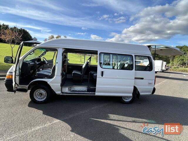 2002 Toyota Hiace LH184R COMMUTER 3.0 Litre Diesel 14 Seater People Mover 5 Speed Manual