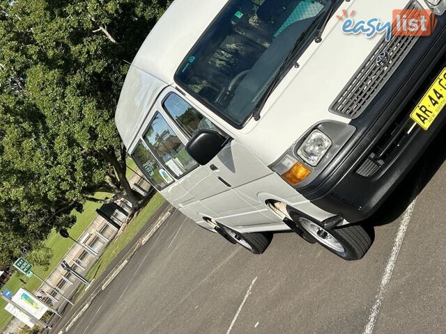 2002 Toyota Hiace LH184R COMMUTER 3.0 Litre Diesel 14 Seater People Mover 5 Speed Manual