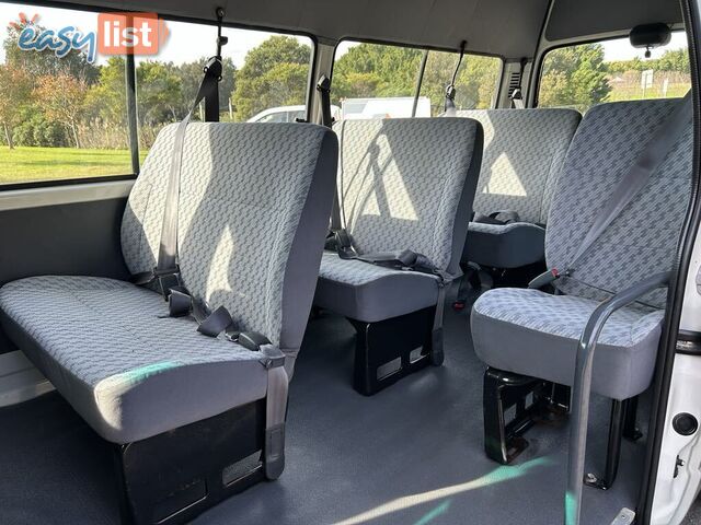 2002 Toyota Hiace LH184R COMMUTER 3.0 Litre Diesel 14 Seater People Mover 5 Speed Manual